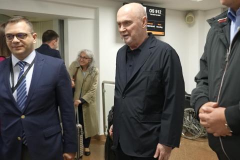 الأمين العام لمنظمة الأمن والتعاون في أوروبا فريدون سينيرلي أوغلو يصل إلى أرمينيا للمشاركة في القمة الثامنة للمجموعة السياسية الأوروبية