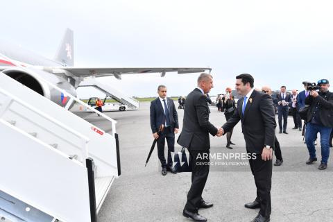 Le Premier ministre de la République tchèque est arrivé à Erevan
