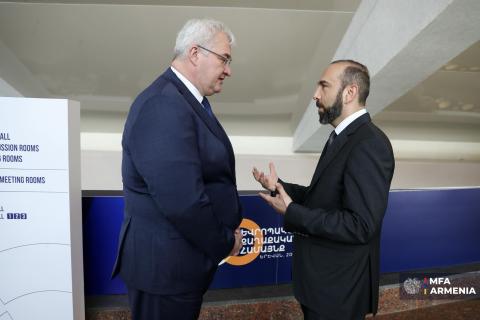 وزيرا خارجية أرمينيا وأوكرانيا يناقشان التعاون الثنائي