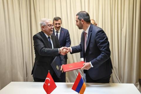 بازسازی پل آنی پس از گشایش مرز، فرصت‌های بزرگ گردشگری ایجاد خواهد کرد: روبینیان