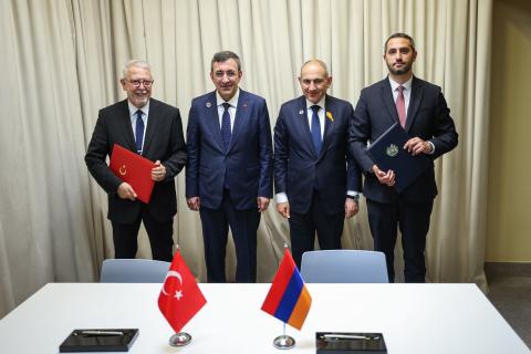 أرمينيا وتركيا توقّعان مذكرة تفاهم بشأن ترميم جسر آني في إطار القمة الثامنة للمجموعة السياسية الأوروبية في يريفان-فيديو-