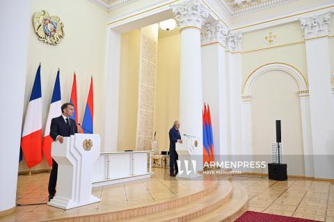 Nikol Paşinyan ile Emmanuel Macron’un basın toplantısı