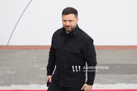 В ответ на прекращение огня, объявленное Россией по случаю Дня Победы, Зеленский объявил “режим тишины”