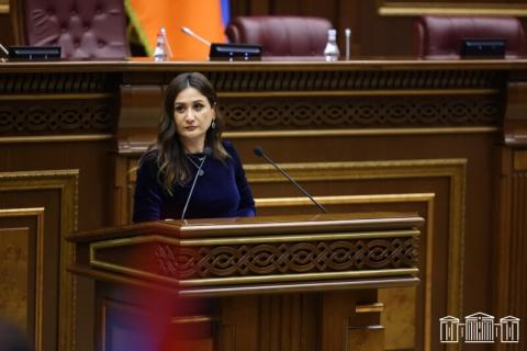 Arusyak Julhakyan elegida presidenta del Comité Permanente de Asuntos Estatales y Jurídicos de la Asamblea Nacional