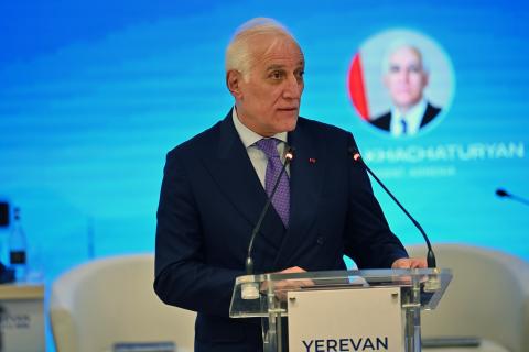 Le Président Vahagn Khatchatourian a prononcé un discours d'ouverture lors de la table ronde de la conférence Yerevan Dialogue