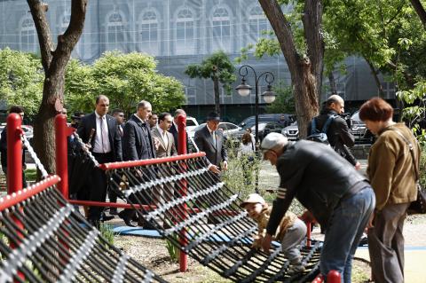 Le Premier ministre Nikol Pashinyan a pris connaissance des infrastructures aménagées dans une nouvelle aire de jeux publique inclusiv inaugurée à Erevan
