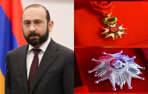 الرئيس الفرنسي إيمانويل ماكرون يمنح وزير خارجية أرمينيا آرارات ميرزويان وسام جوقة الشرف برتبة ضابط كبير