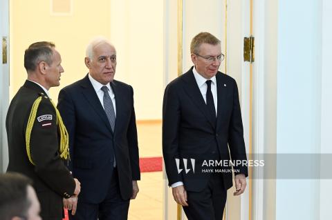 Edgars Rinkevichs invitó a Vahagn Khachaturyan a Letonia