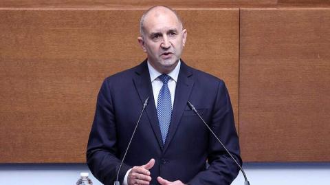 Парламент Болгарии утвердил Румена Радева на посту премьер-министра