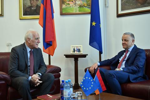 ვაჰაგნ ხაჩატურიანმა და ვასილის მარაგოსმა სომხეთ-ევროკავშირის ურთიერთობების დღის წესრიგის საკითხებზე აზრები გაცვალეს