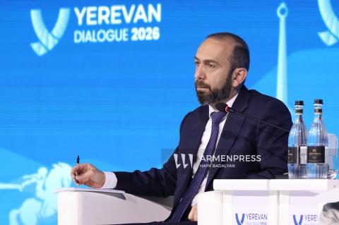 أكثر من 200 شاب في لقاء مع وزير الخارجية الأرمني آرارات ميرزويان-تطبيع العلاقات مع الدول المجاورة من المواضيع المطروحة-