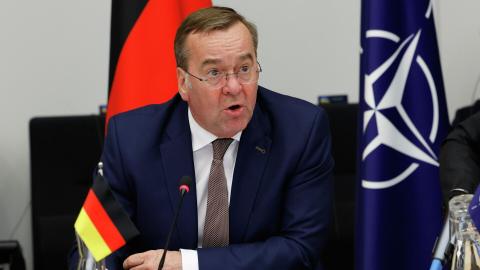 Министр обороны Германии прибыл в Украину с необъявленным визитом