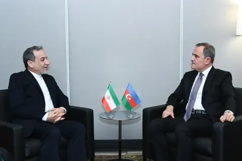 وزیران امور خارجه ایران و جمهوری آذربایجان درباره تحولات منطقه‌ای گفت‌وگو کردند