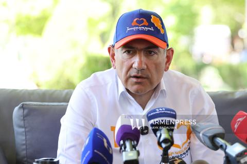 Pashinyan sues Karapetyan over ‘mushrooms’ claim
