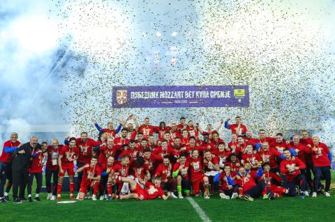 Ermeni futbolcu Nair Tiknizyan, Red Star Belgrade ile Sırbistan Kupası’nı kazandı