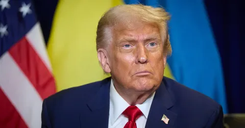 Президент США Дональд Трамп объявил, что рассматривает возможность отмены санкций в отношении китайских компаний, закупающих иранскую нефть