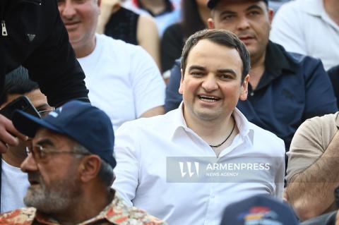 «Ուժեղ Հայաստան» կուսակցության անդամները հանդիպել են Էրեբունու և Նուբարաշենի աջակիցների հետ