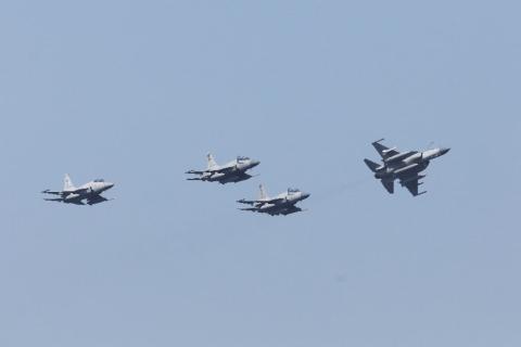 Пакистан перебросил в Саудовскую Аравию 8000 военнослужащих и истребители - Reuters