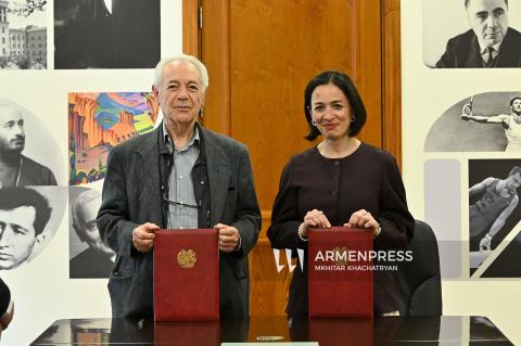 Գորգերի թանգարանի ստեղծման նպատակով բարերար Լևոն Վարթան Դեր Բեդրոսյանը Հայաստանին է նվիրաբերել իր անձնական հավաքածուն