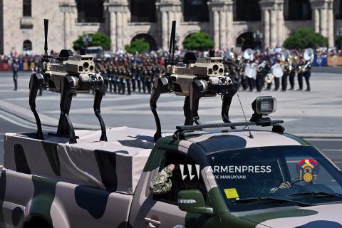 2026 geçit töreni: modern keşif ve taarruz "Kurt" robotik sistemleri