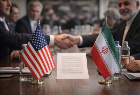 الولايات المتحدة وإيران تتّفقان على تمديد وقف إطلاق النار ورفع القيود المفروضة على الملاحة عبر مضيق هرمز
