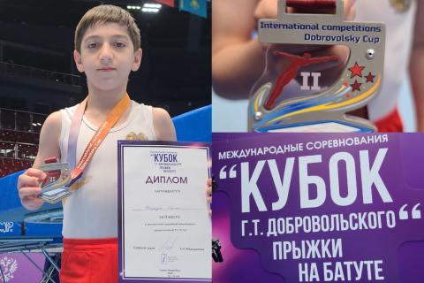 На международных соревнованиях по прыжкам на батуте в Санкт-Петербурге юношеская сборная Армении завоевала медаль