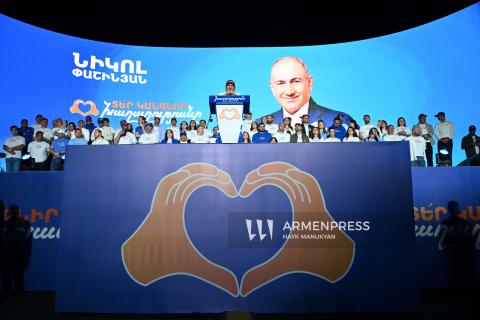 Հանրապետության հրապարակում տեղի ունեցավ «Քաղաքացիական պայմանագիր» կուսակցության ամփոփիչ մեծ հանրահավաքը