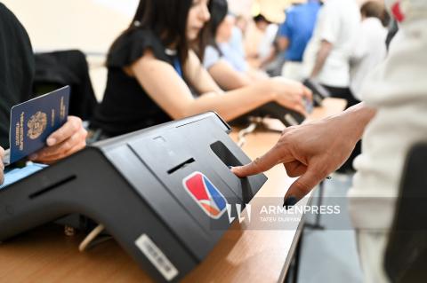 Համատիրության նախագահն ընտրողների ցուցակով մոտեցել է քվեարկությանը մասնակցած քաղաքացիներին. խախտվել է գաղտնիությունը