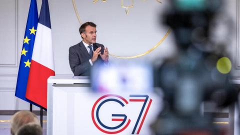 Макрон заверяет, что страны G7 договорились увеличить поставки оружия Украине