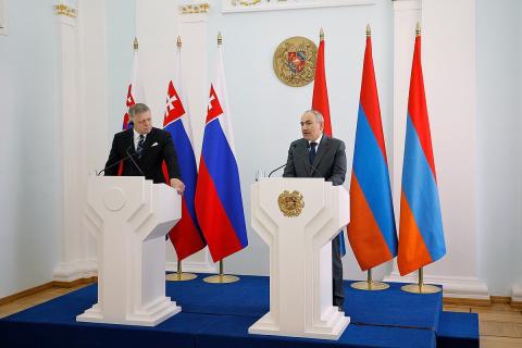 Slovakya Başbakanı Robert Fico’dan Paşinyan’a seçim tebriği
