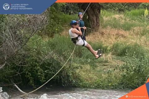 Փրկարարներն անվտանգ վերադարձրել են գետն անցած ու արգելափակված քաղաքացիներին