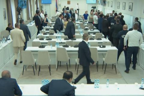 WATCH: Yerevan City Council meeting descends into chaos as councillors brawl