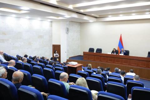 ՀՀ էկոնոմիկայի նախարարը հանդիպել է արտահանում իրականացնող գործարարների հետ
