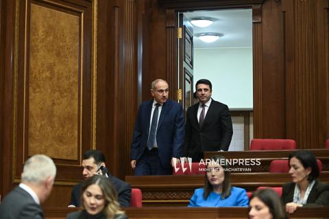 Նիկոլ Փաշինյանը հերքել է Ալեն Սիմոնյանի հետ անձնական խնդիրներ ունենալու մասին խոսակցությունները