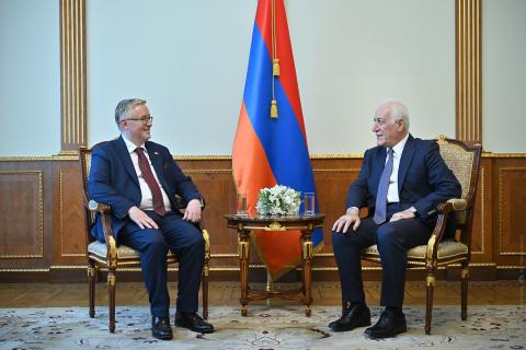 ՀՀ նախագահն ու Կանադայի դեսպանը քննարկել են մի շարք հարցեր