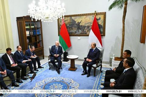 Лукашенко вылетел в Индонезию после визита в Китай
