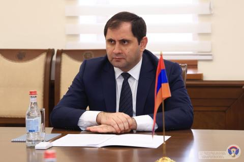 Պաշտպանության նախարարը հանդիպել է 25-օրյա վարժական հավաքի մասնակիցների հետ