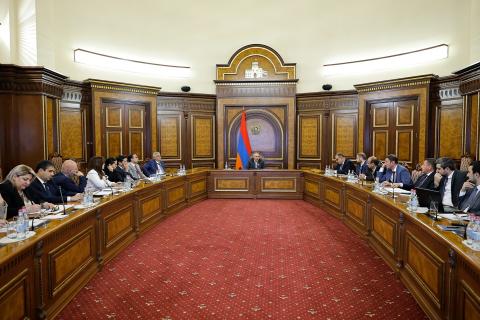 ՀՀ վարչապետի գլխավորությամբ քննարկվել է Երևանում և Գյումրիում Կառավարության ներդրումային առաջնահերթությունների պլանը