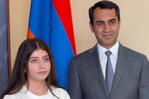 Գեղարքունիքի մարզպետը դիպլոմներ և գովասանագրեր է հանձնել հանրապետական օլիմպիադայում հաղթած աշակերտներին