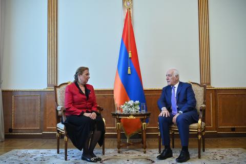 Վահագն Խաչատուրյանն ընդունել է Հայաստանում դիվանագիտական առաքելությունն ավարտող Հունգարիայի դեսպանին