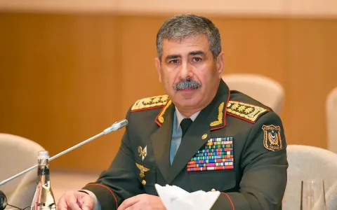 Ադրբեջանի պաշտպանության նախարարը աշխատանքային այցով մեկնել է Թուրքիա