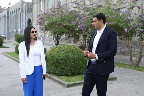 Anahit Manasyan conversó con Arush Arushanyan sobre la protección de los derechos humanos en Goris