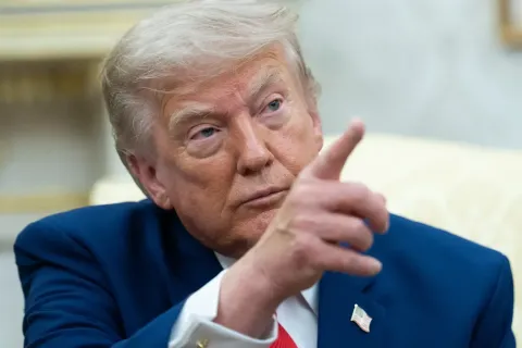 Трамп пригрозил атаковать мосты и электростанции в случае какого-либо нападения со стороны Ирана на суда в Ормузском проливе