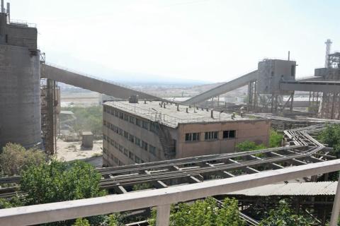Գևորգ Պապոյանն այցելել է Արարատի ցեմենտի գործարան