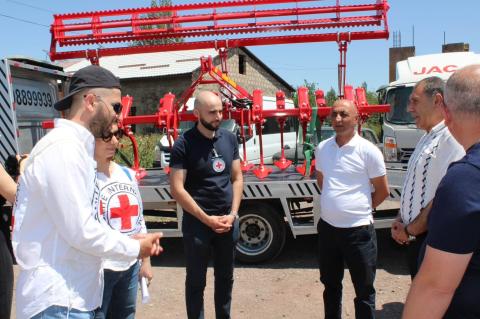 ԿԽՄԿ-ն Վարդենիս համայնքին նվիրաբերել է կուլտիվատոր