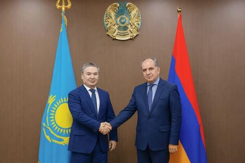 Դեսպան Ղևոնդյանն ու Երսայիլ Նագասպաևը քննարկել են Հայաստան-Ղազախստան փոխգործակցությունն արդյունաբերության ոլորտում