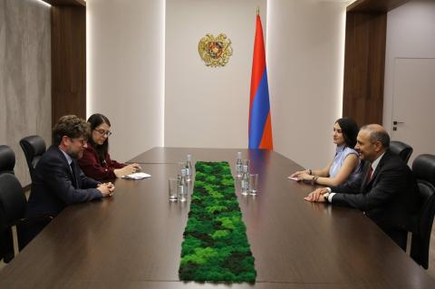 ԱԽ քարտուղար Արմեն Գրիգորյանն ընդունել է  դիվանագիտական առաքելությունն ավարտող Ֆրանսիայի դեսպան Օլիվիե Դըկոտինյիին