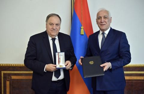 ՀՀ նախագահը Վարդգես Մահտեսյանին է հանձնել Հայաստանի Հանրապետության պետական պարգևը՝ Երախտագիտության մեդալը