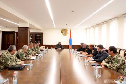 Սուրեն Պապիկյանը խորհրդակցություն է անցկացրել ԶՈւ-ում կարգապահության բարձրացմանն առնչվող հարցի վերաբերյալ