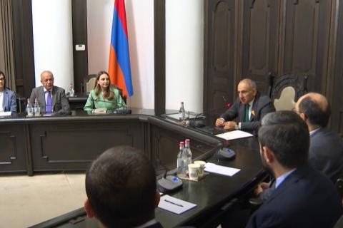 Pashinyan introduces new Chief of Staff to officials